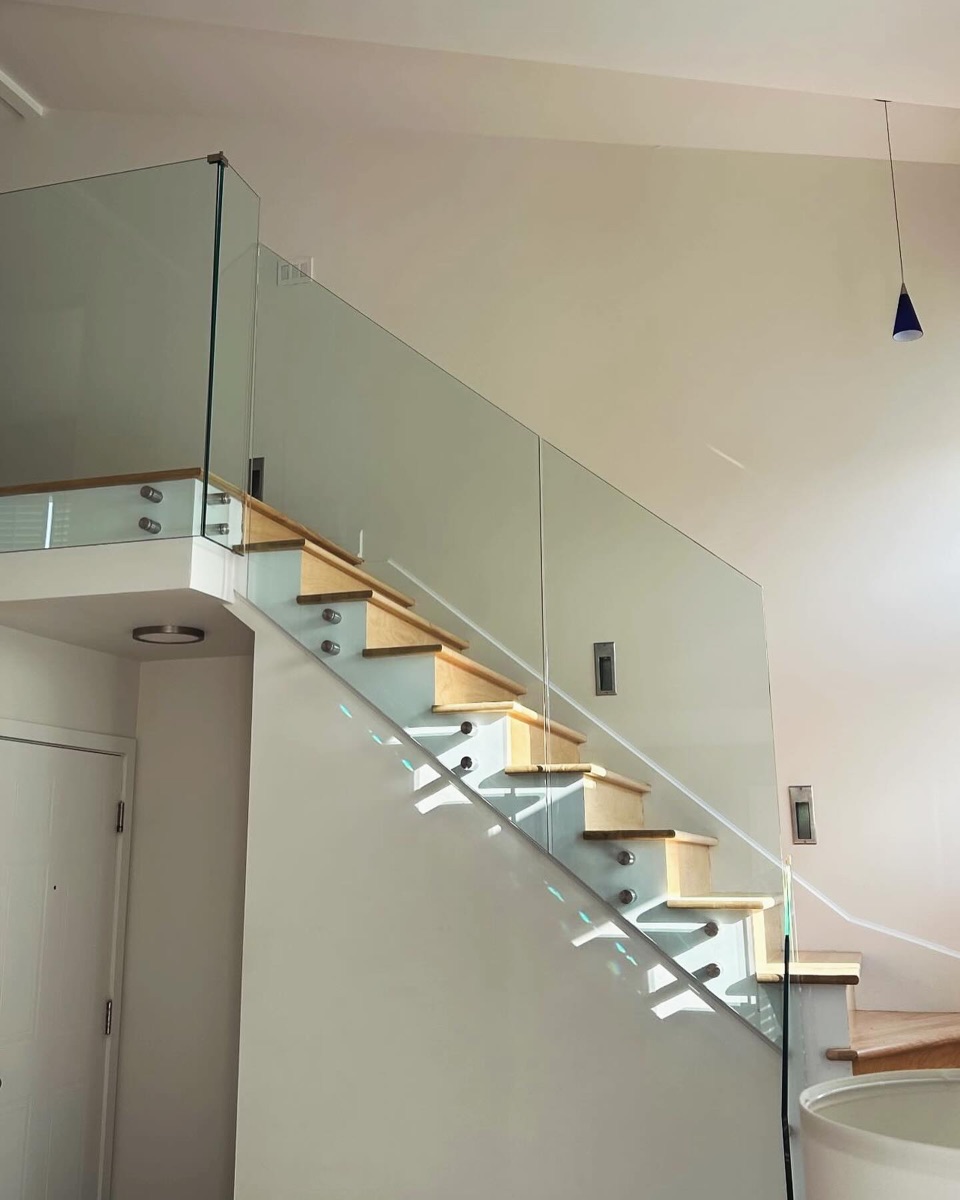 Rampe d'escalier en verre 12 mm de type standoff