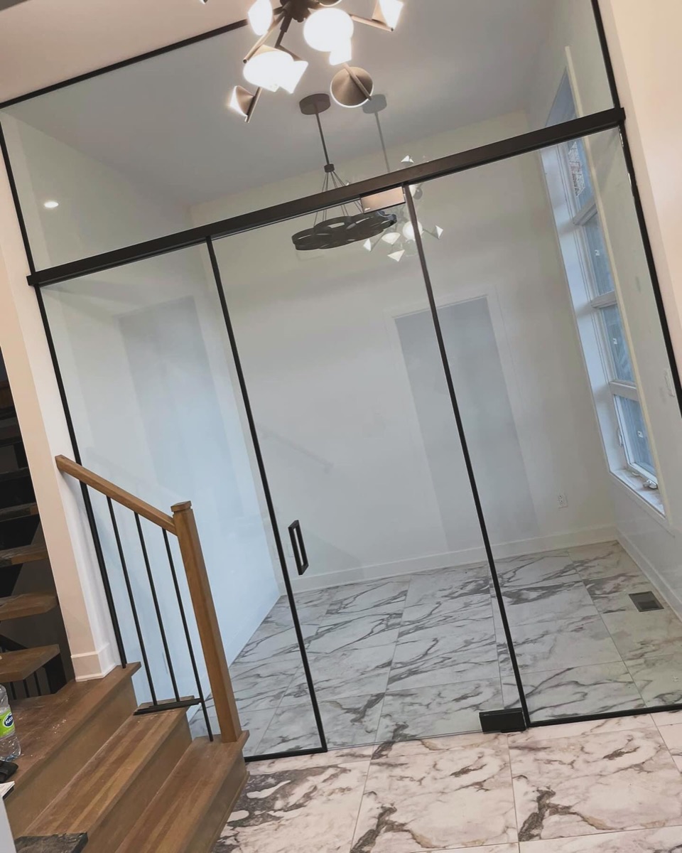 Vestibule d'entrée en verre 10 mm sur mesure, plancher de marbre